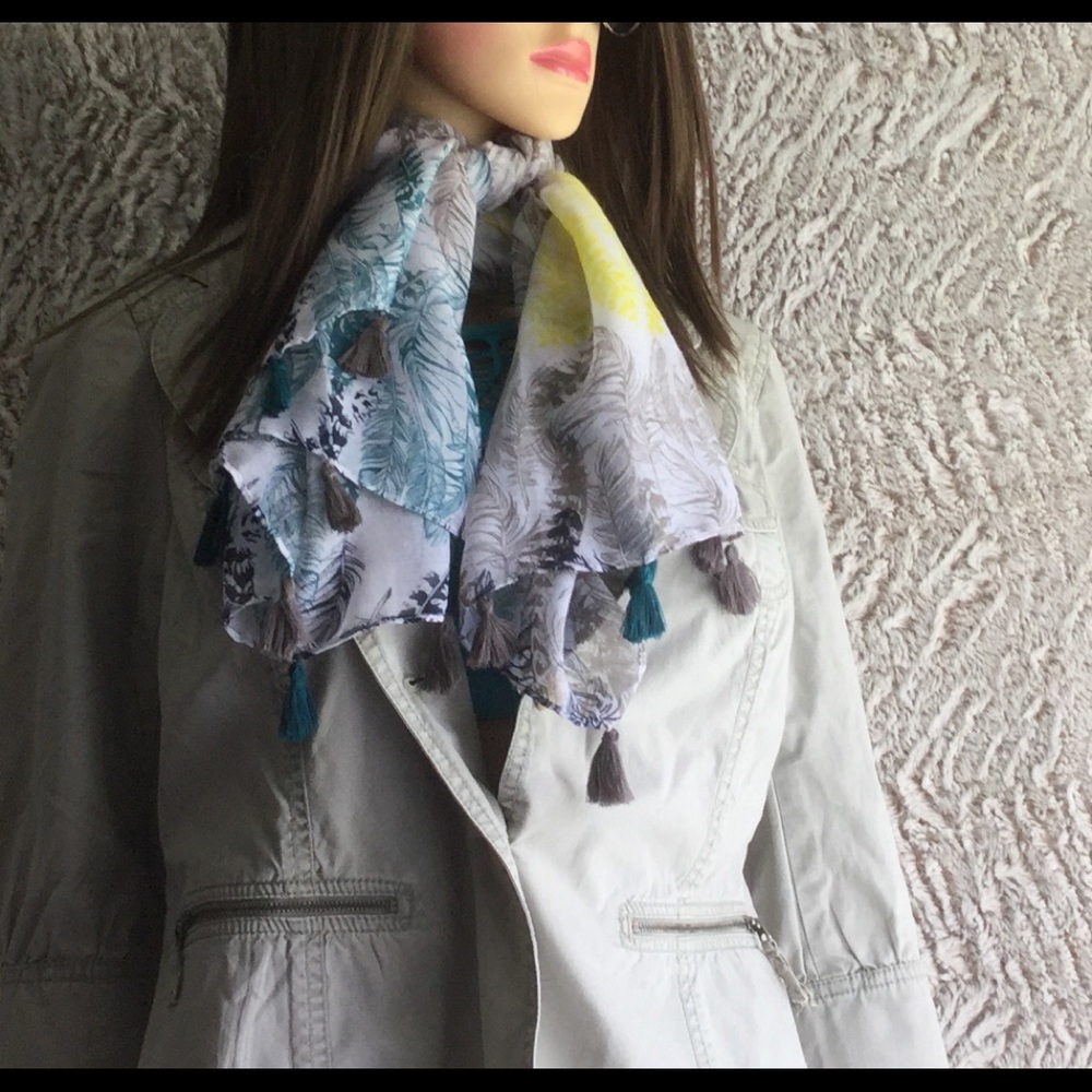 FOUR COLOR SCARF Feather Print - Picture 2 of 5